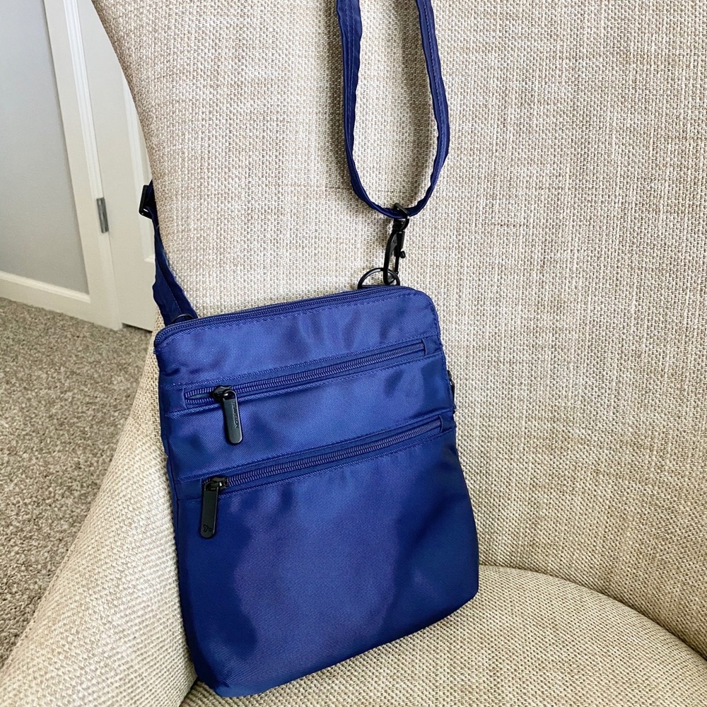 SOLD:🎀Travelon Crossbody Purse🎀
